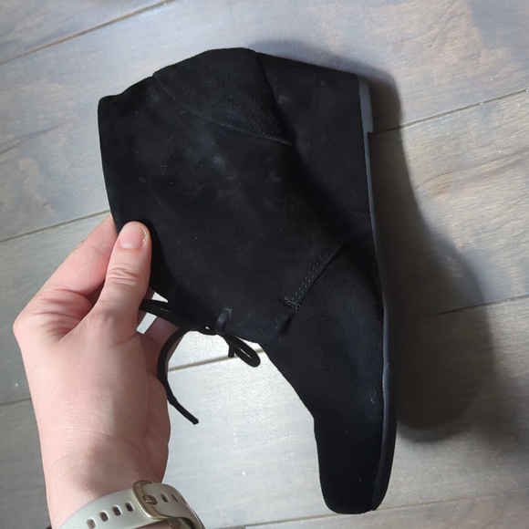 Clark's 6W Black Suede Wedge Booties - Picture 7 of 13